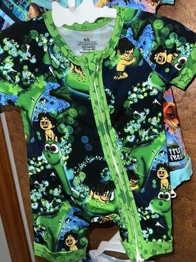 BAMBOO Good Dino exclusive Print Short Sleeve shortie